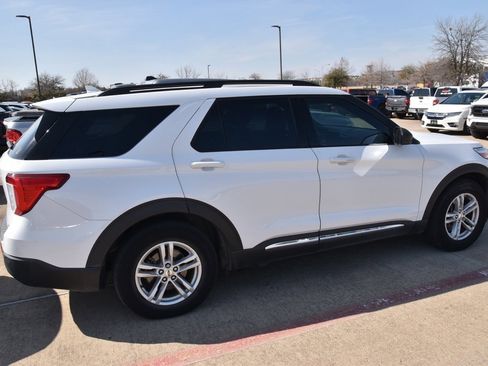 Used 2020 Ford Explorer XLT image 5