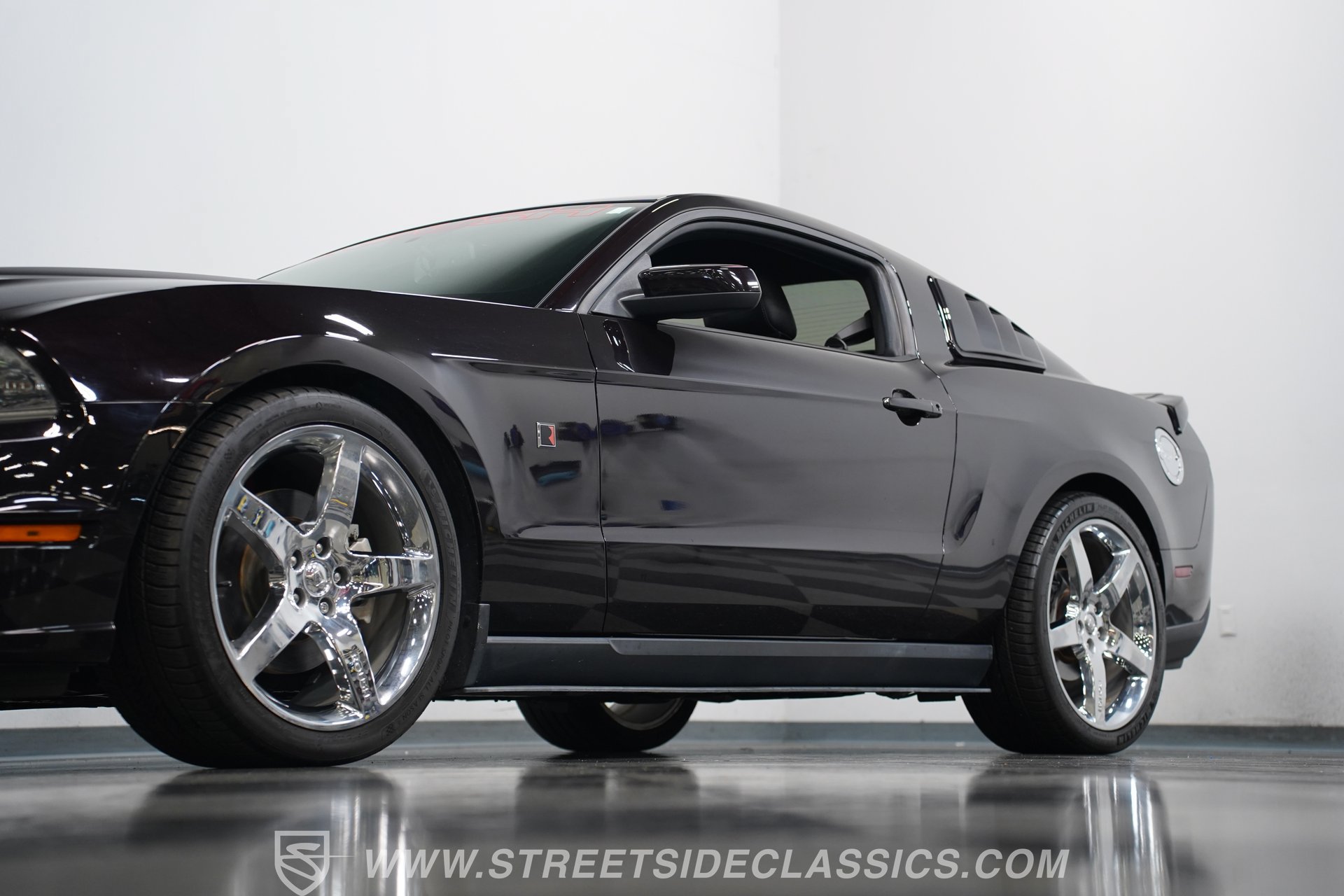Used 2012 Ford Mustang GT Premium w/ HID Headlamps & Security Pkg RWD image 21