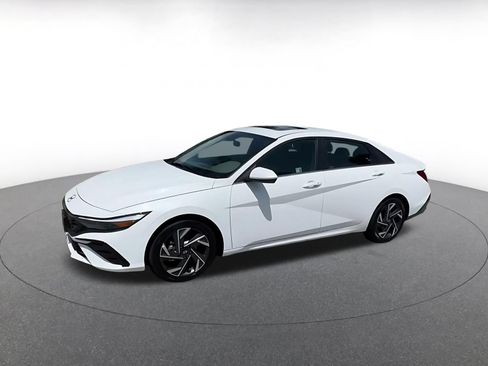 Used 2025 Hyundai Elantra SEL FWD image 9