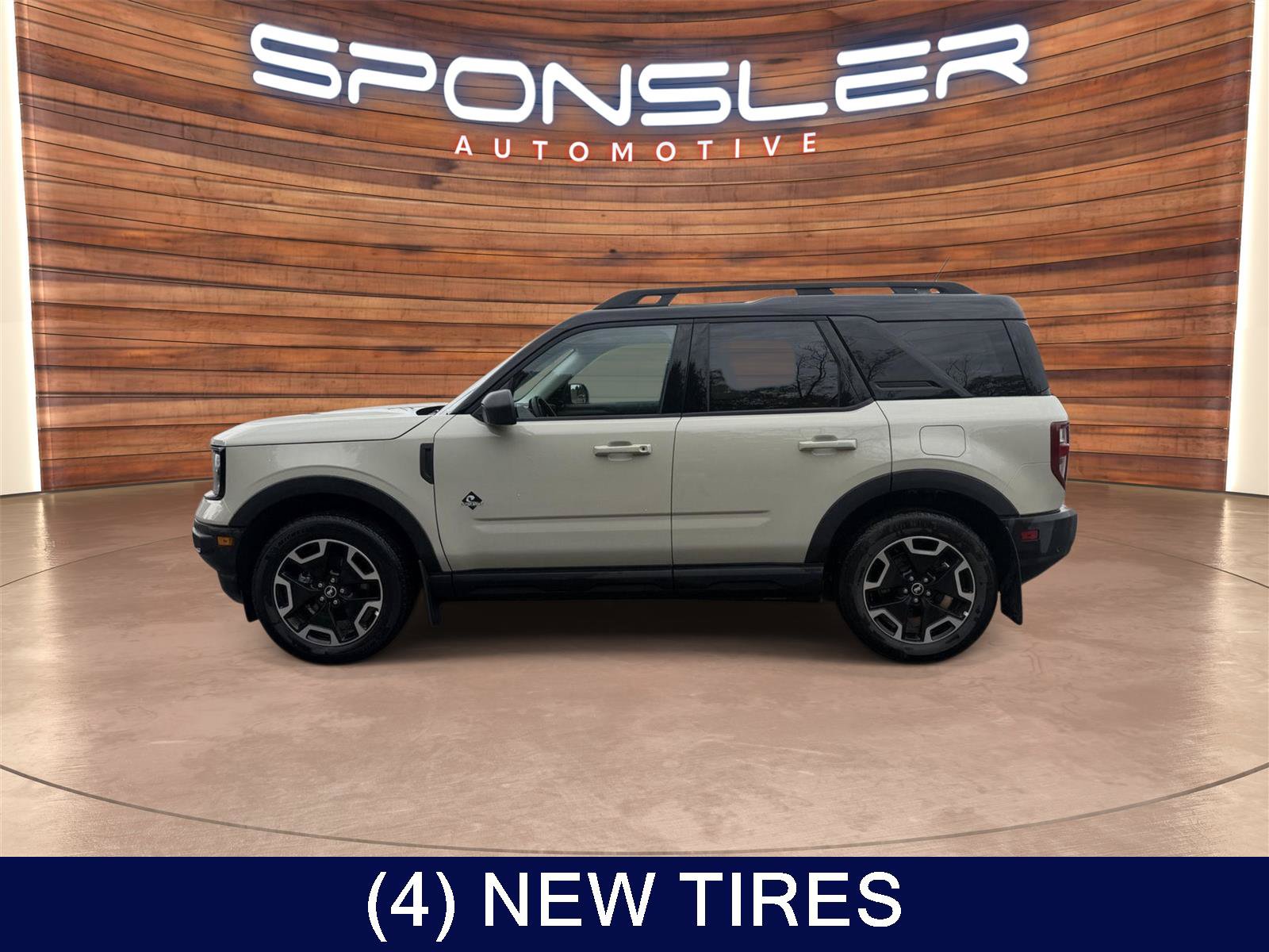 Used 2024 Ford Bronco Sport Outer Banks w/ Tech Package AWD/4WD image 3