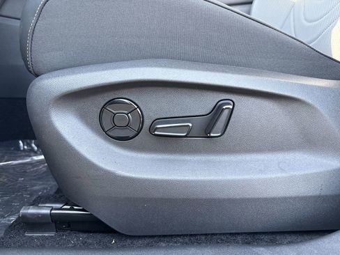 New 2026 Volkswagen Tiguan SE image 14