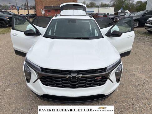 Used 2024 Chevrolet Trax RS w/ Sunroof Package image 30