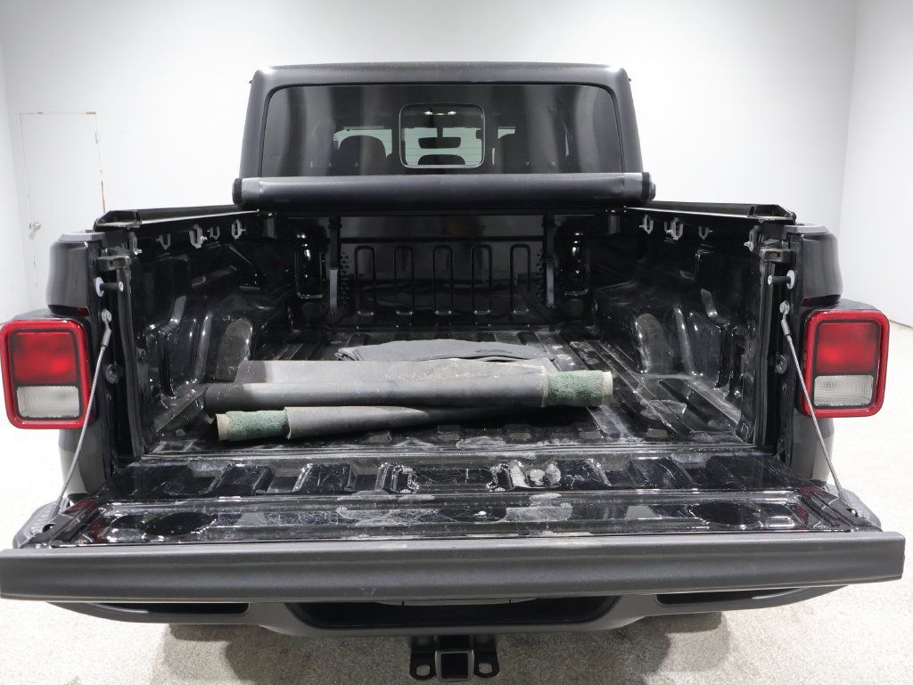 Used 2023 Jeep Gladiator Sport AWD/4WD image 4