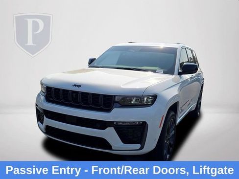 Used 2026 Jeep Grand Cherokee Limited AWD/4WD image 11