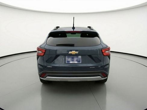 Used 2025 Chevrolet Trax LT FWD image 7