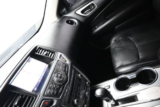 Used 2020 Nissan Pathfinder SL FWD image 15