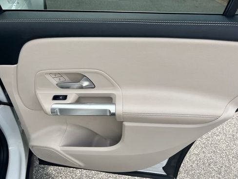 Used 2022 Mercedes-Benz GLB 250 4MATIC image 18