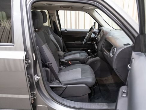 Used 2013 Jeep Patriot Latitude w/ Sun/Sound Group FWD image 10