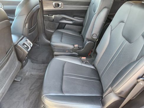 Used 2022 Kia Sorento EX w/ Panoramic Sunroof Package image 24