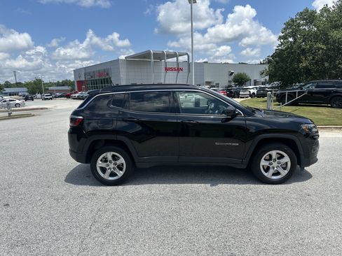 Used 2024 Jeep Compass Latitude AWD/4WD image 4