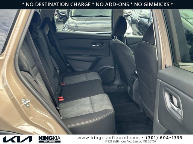Used 2025 Nissan Rogue SV AWD/4WD image 17
