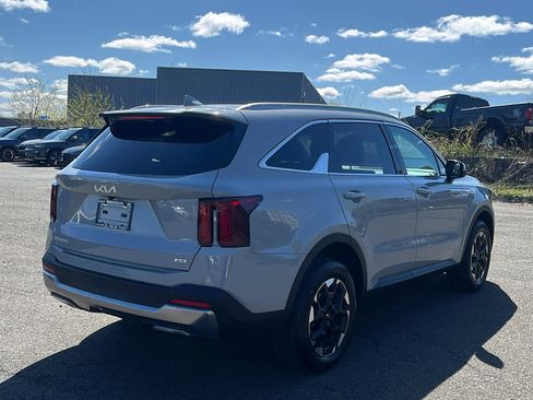 Used 2025 Kia Sorento S AWD/4WD image 6