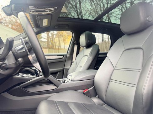 Used 2023 Porsche Cayenne S Platinum image 15