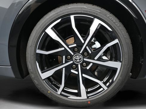 New 2026 Toyota Prius Plug-In Hybrid FWD image 31