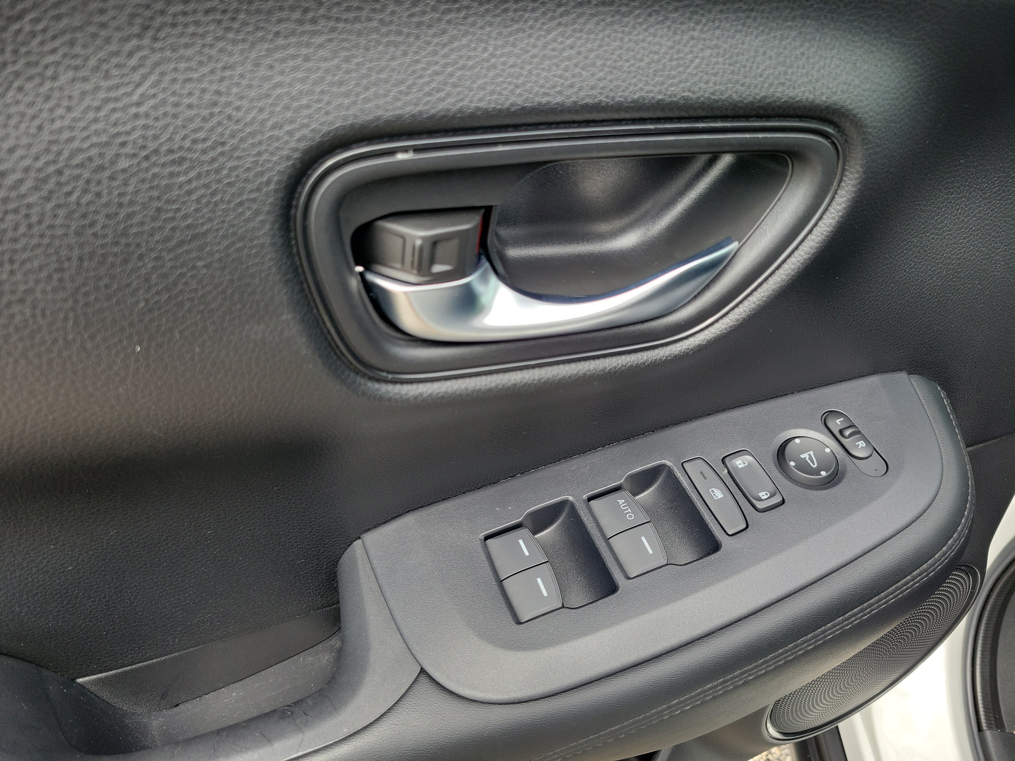 Used 2024 Honda HR-V LX image 21