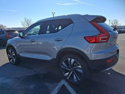 Used 2023 Volvo XC40 B5 Plus w/ Driver Assist Package AWD/4WD image 4