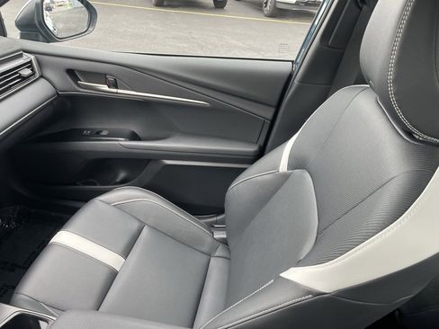 Used 2025 Toyota Camry SE image 18