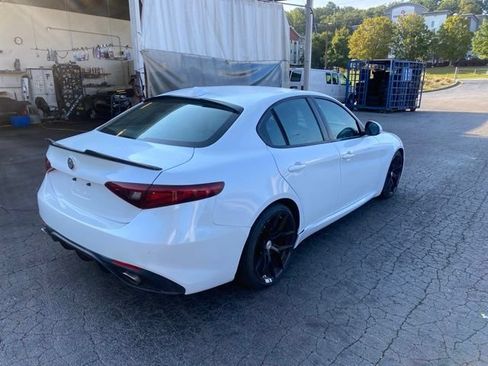Used 2018 Alfa Romeo Giulia RWD image 5