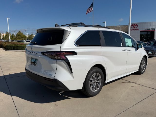 New 2026 Toyota Sienna XLE FWD image 2