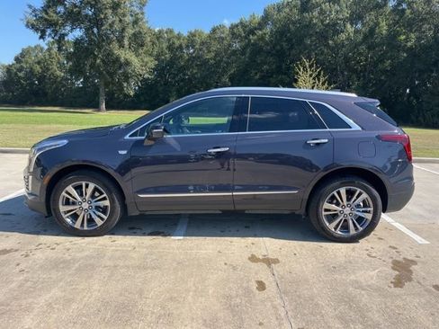 Used 2025 Cadillac XT5 Premium Luxury image 2