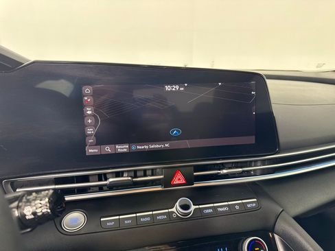 Used 2024 Hyundai Elantra SEL image 14