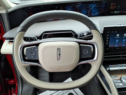 Used 2025 Lincoln Nautilus Reserve AWD/4WD image 27