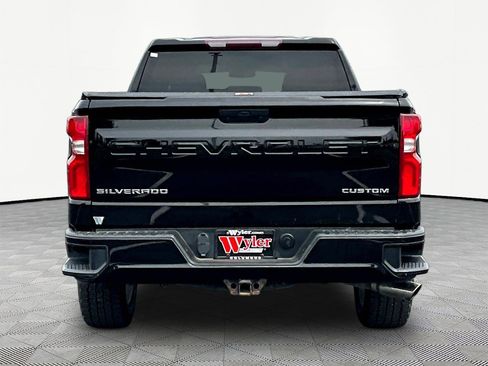 Used 2019 Chevrolet Silverado 1500 Custom w/ Custom Convenience Package AWD/4WD image 5