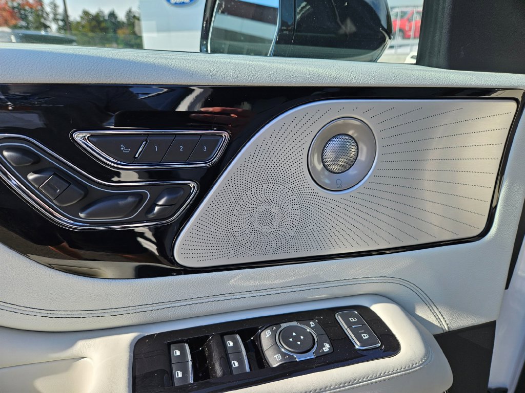 New 2027 Lincoln Navigator Reserve AWD/4WD image 22
