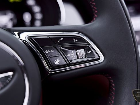 Used 2024 Bentley Bentayga AWD/4WD image 69