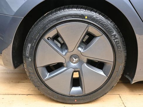 Used 2023 Tesla Model 3 Standard Range RWD image 12