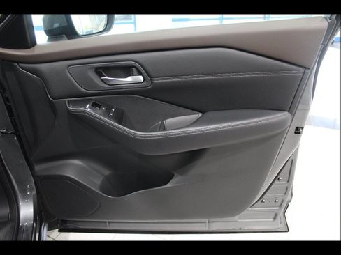 Used 2023 Nissan Rogue SV w/ SV Premium Package AWD/4WD image 25