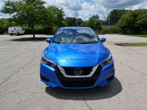 Used 2021 Nissan Versa SV FWD image 2