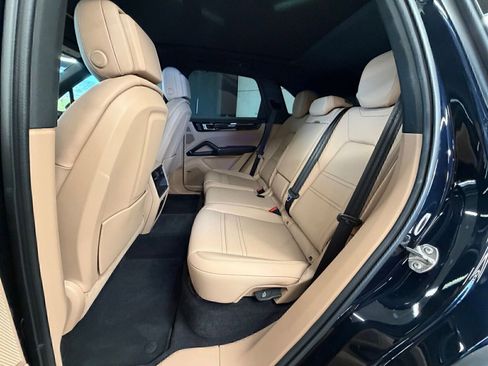 Certified 2022 Porsche Cayenne AWD/4WD image 7