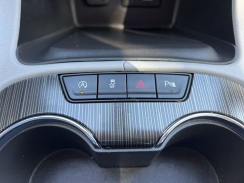 Used 2023 GMC Acadia SLT image 30