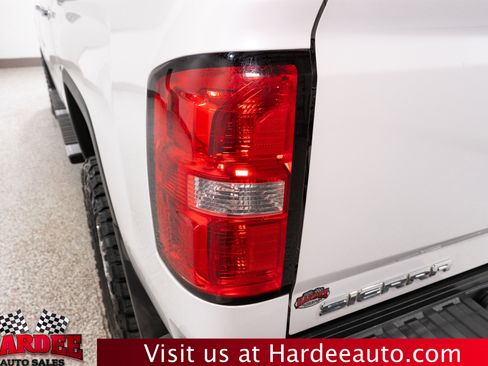 Used 2019 GMC Sierra 2500 Denali w/ Duramax Plus Package AWD/4WD image 9