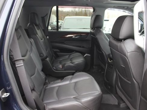 Used 2019 Cadillac Escalade Luxury image 34