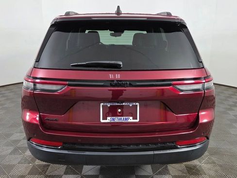 Used 2023 Jeep Grand Cherokee Altitude image 8