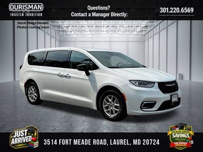 Used 2024 Chrysler Pacifica Touring-L