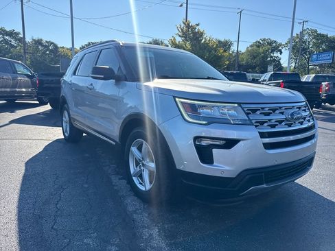 Used 2019 Ford Explorer XLT w/ Equipment Group 202A FWD image 4