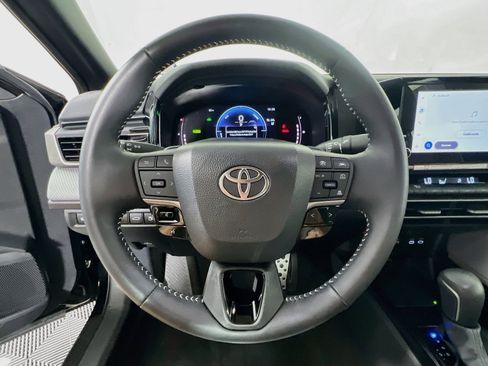 Used 2026 Toyota Camry SE FWD image 17