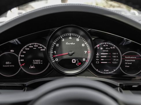 Used 2020 Porsche Cayenne Turbo image 19