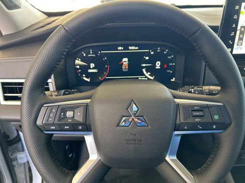 New 2026 Mitsubishi Outlander SE image 47