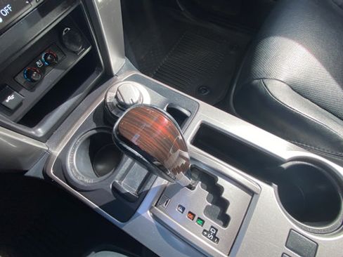 Used 2022 Toyota 4Runner Limited AWD/4WD image 19
