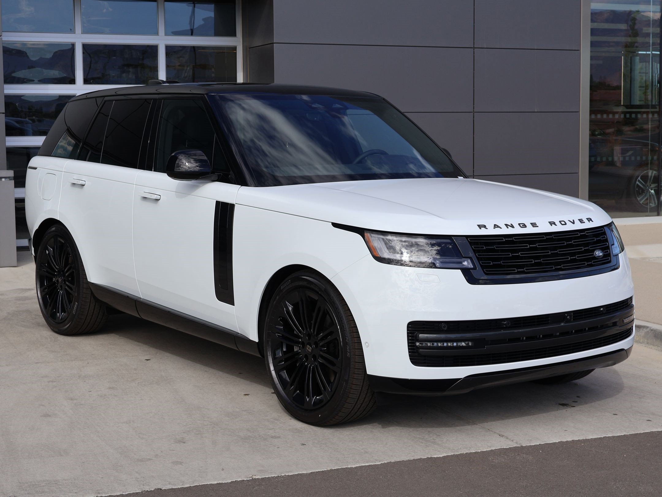 New 2027 Land Rover Range Rover SE AWD/4WD image 3