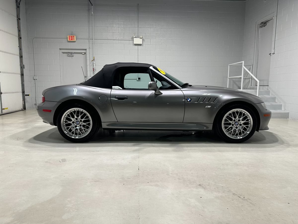 Used 2001 BMW Z3 3.0i RWD image 2