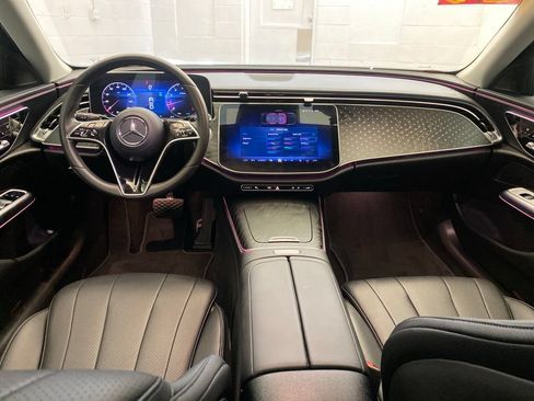 Used 2024 Mercedes-Benz E 350 4MATIC Sedan image 19