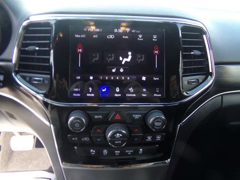 Used 2019 Jeep Grand Cherokee Limited image 29