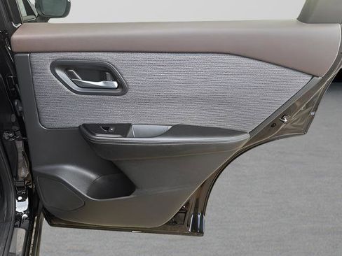 Used 2023 Nissan Rogue SV FWD image 26