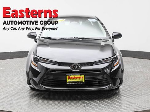 Used 2023 Toyota Corolla LE image 2