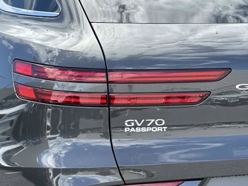 Used 2026 Genesis GV70 2.5T Advanced AWD/4WD image 9
